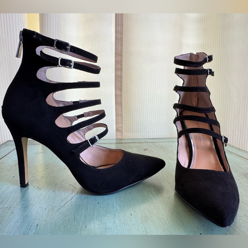 Jessica Simpson ~ USED Cyndee Size 8 
Black Multi-Strap Heels